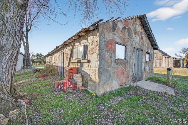 29325 Highway O, Lebanon, MO 65536