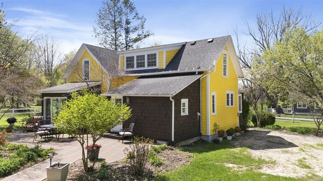 11971 S Hildebrandt Road, Sawyer, MI 49125