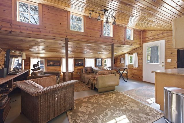 11971 S Hildebrandt Road, Sawyer, MI 49125