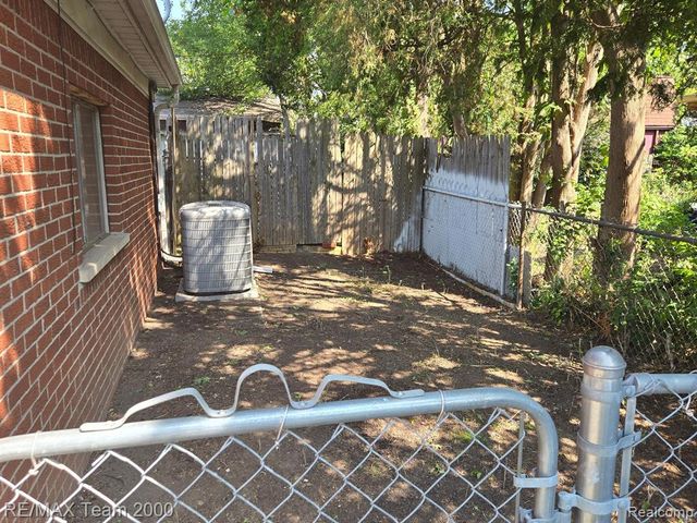 4515 Monroe Street, Dearborn Heights, MI 48125