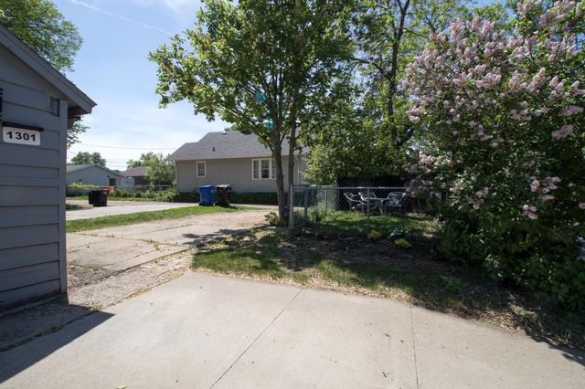 1301 10th Street S, Fargo, ND 58103