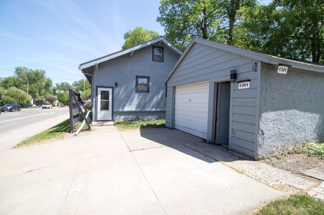 1301 10th Street S, Fargo, ND 58103