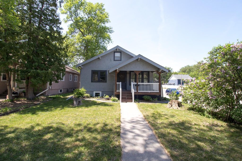 1301 10th Street S, Fargo, ND 58103