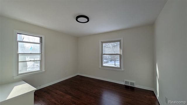 16196 Sunderland Road, Detroit, MI 48223