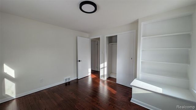 16196 Sunderland Road, Detroit, MI 48223