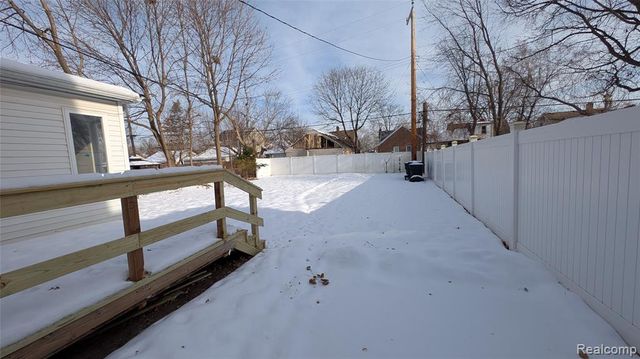 16196 Sunderland Road, Detroit, MI 48223