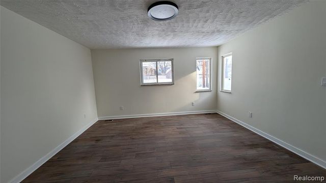 16196 Sunderland Road, Detroit, MI 48223