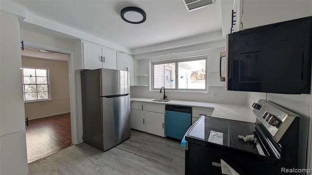 16196 Sunderland Road, Detroit, MI 48223