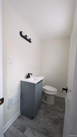 16196 Sunderland Road, Detroit, MI 48223