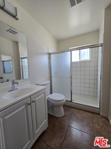 9004 S San Pedro Street, Los Angeles, CA 90003