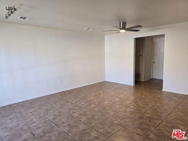 9004 S San Pedro Street, Los Angeles, CA 90003