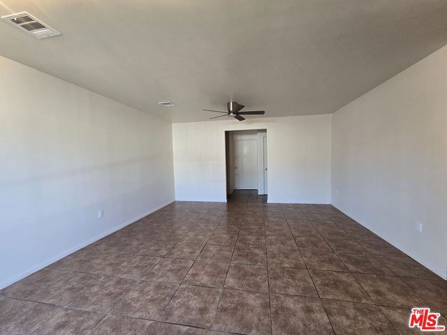 9004 S San Pedro Street, Los Angeles, CA 90003