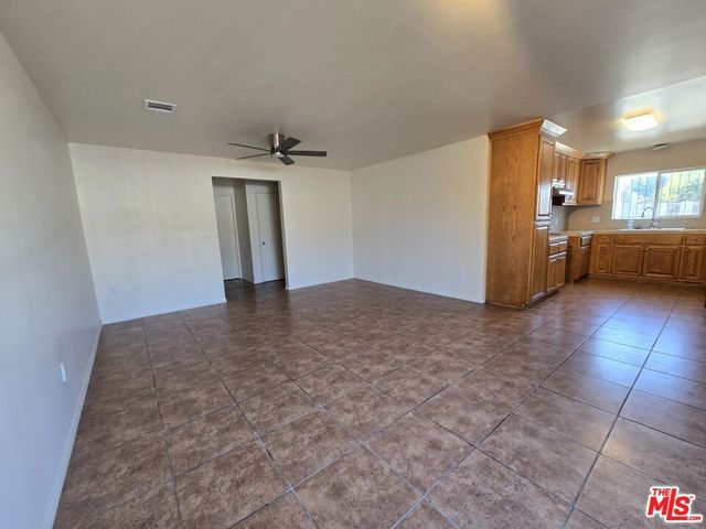 9004 S San Pedro Street, Los Angeles, CA 90003