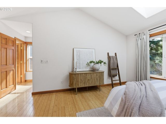 696 N HEMLOCK St, Cannon Beach, OR 97110