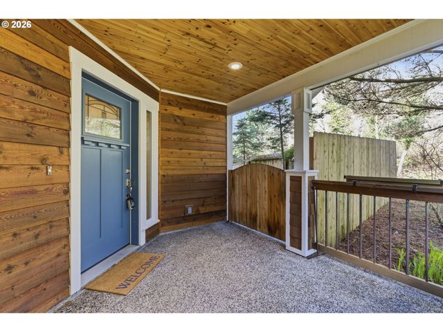 696 N HEMLOCK St, Cannon Beach, OR 97110