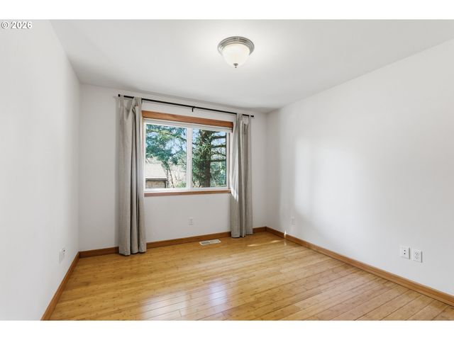 696 N HEMLOCK St, Cannon Beach, OR 97110