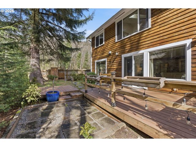 696 N HEMLOCK St, Cannon Beach, OR 97110