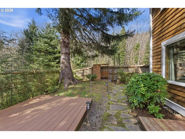 696 N HEMLOCK St, Cannon Beach, OR 97110