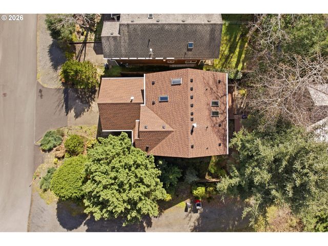 696 N HEMLOCK St, Cannon Beach, OR 97110