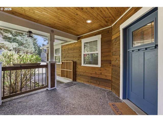 696 N HEMLOCK St, Cannon Beach, OR 97110