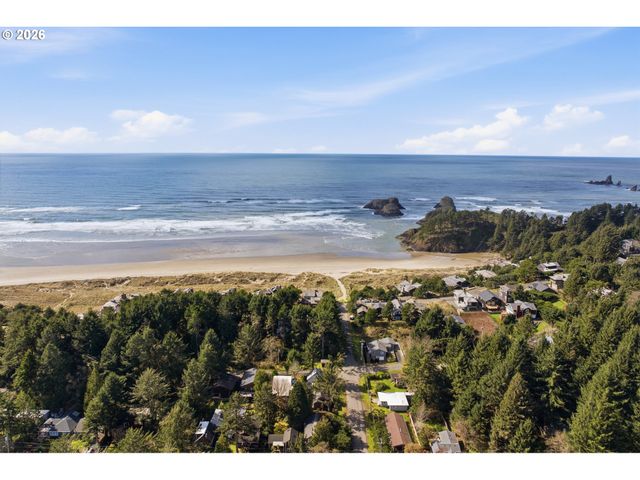 696 N HEMLOCK St, Cannon Beach, OR 97110