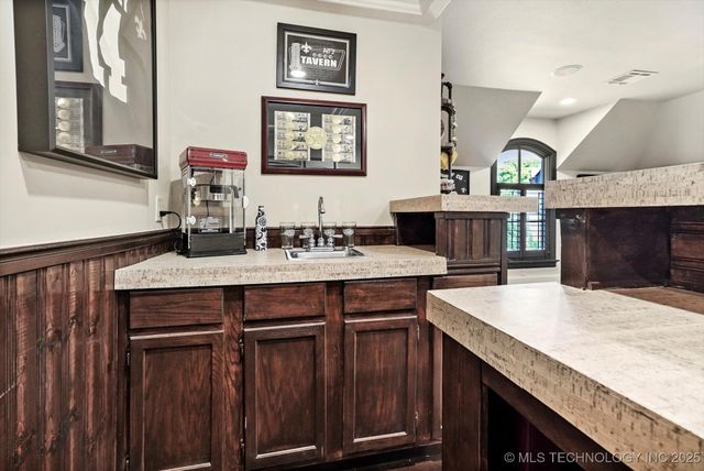 14052 S Kingston Avenue, Bixby, OK 74008