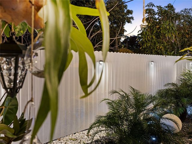 920 NE 159th St 0, North Miami Beach, FL 33162