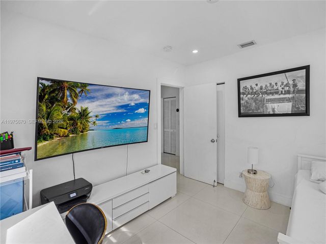 920 NE 159th St 0, North Miami Beach, FL 33162