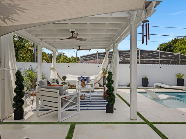 920 NE 159th St 0, North Miami Beach, FL 33162