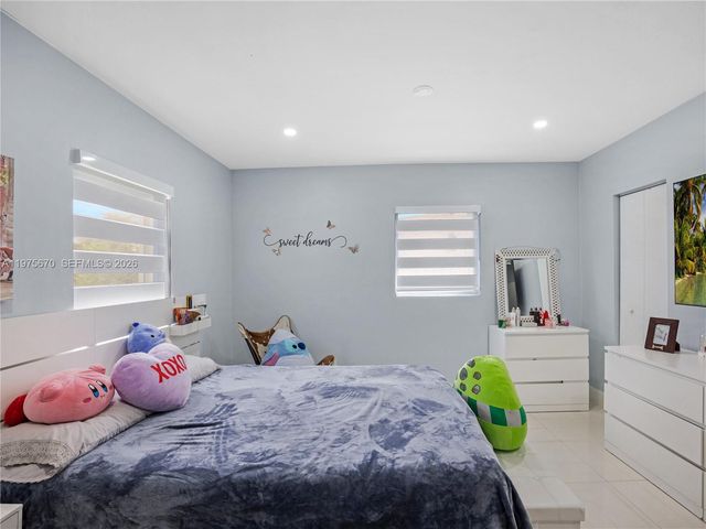 920 NE 159th St 0, North Miami Beach, FL 33162