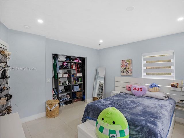 920 NE 159th St 0, North Miami Beach, FL 33162