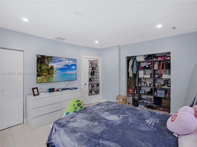 920 NE 159th St 0, North Miami Beach, FL 33162