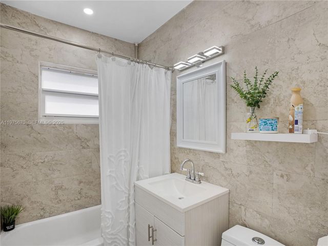 920 NE 159th St 0, North Miami Beach, FL 33162