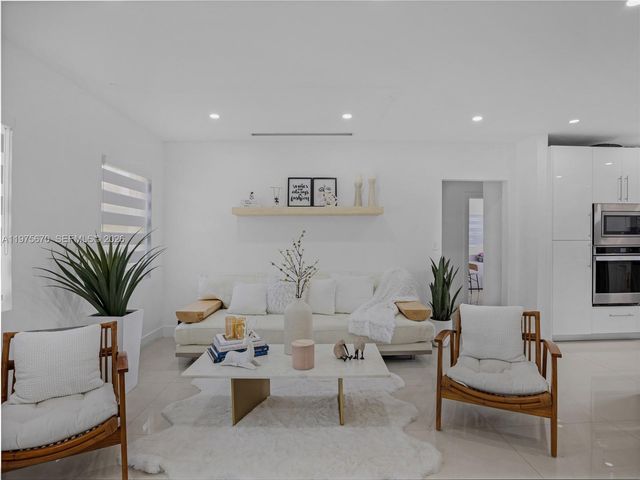 920 NE 159th St 0, North Miami Beach, FL 33162