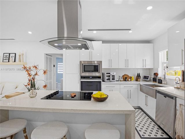 920 NE 159th St 0, North Miami Beach, FL 33162