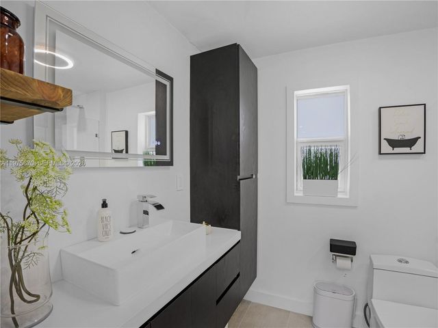 920 NE 159th St 0, North Miami Beach, FL 33162