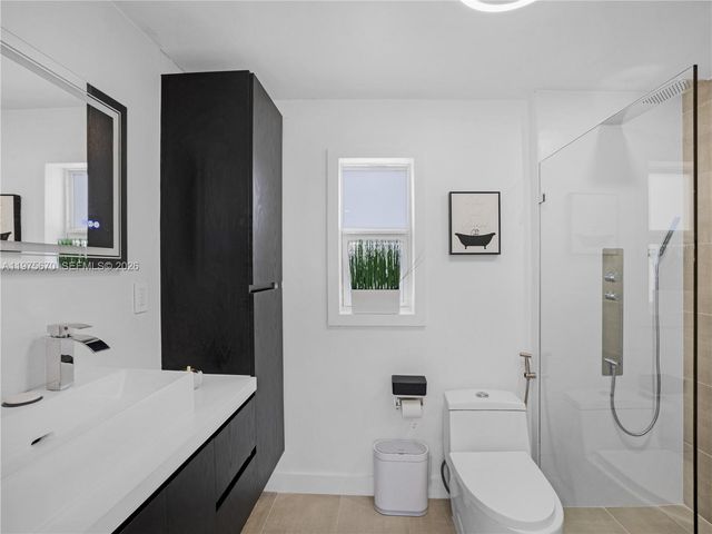 920 NE 159th St 0, North Miami Beach, FL 33162