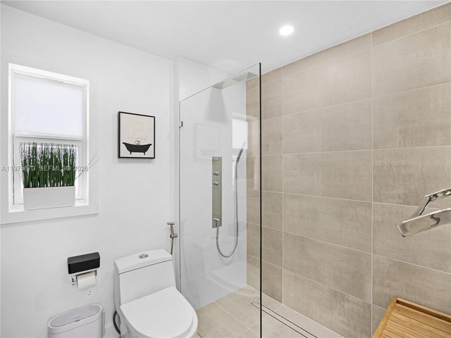 920 NE 159th St 0, North Miami Beach, FL 33162