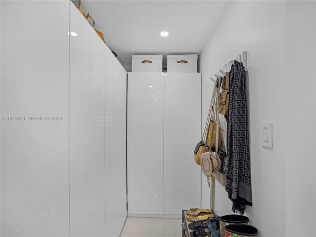 920 NE 159th St 0, North Miami Beach, FL 33162