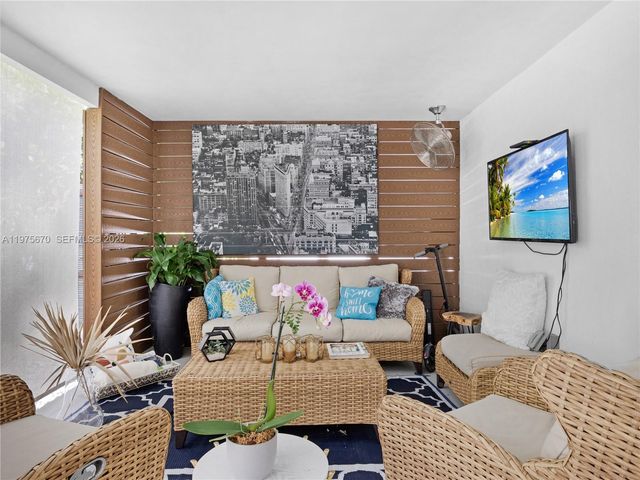 920 NE 159th St 0, North Miami Beach, FL 33162