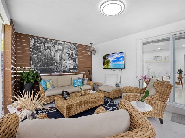 920 NE 159th St 0, North Miami Beach, FL 33162