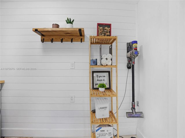 920 NE 159th St 0, North Miami Beach, FL 33162