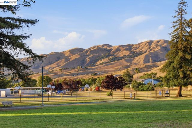 167 Lawton Dr, Milpitas, CA 95035