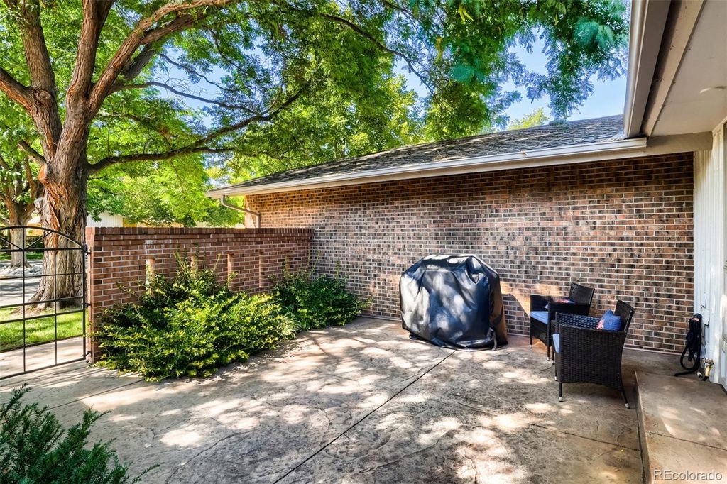 Image 1 of property listing at 22 Birdie Lane, Littleton, CO 80123