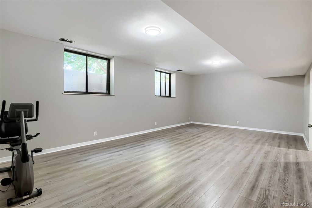 Image 13 of property listing at 22 Birdie Lane, Littleton, CO 80123