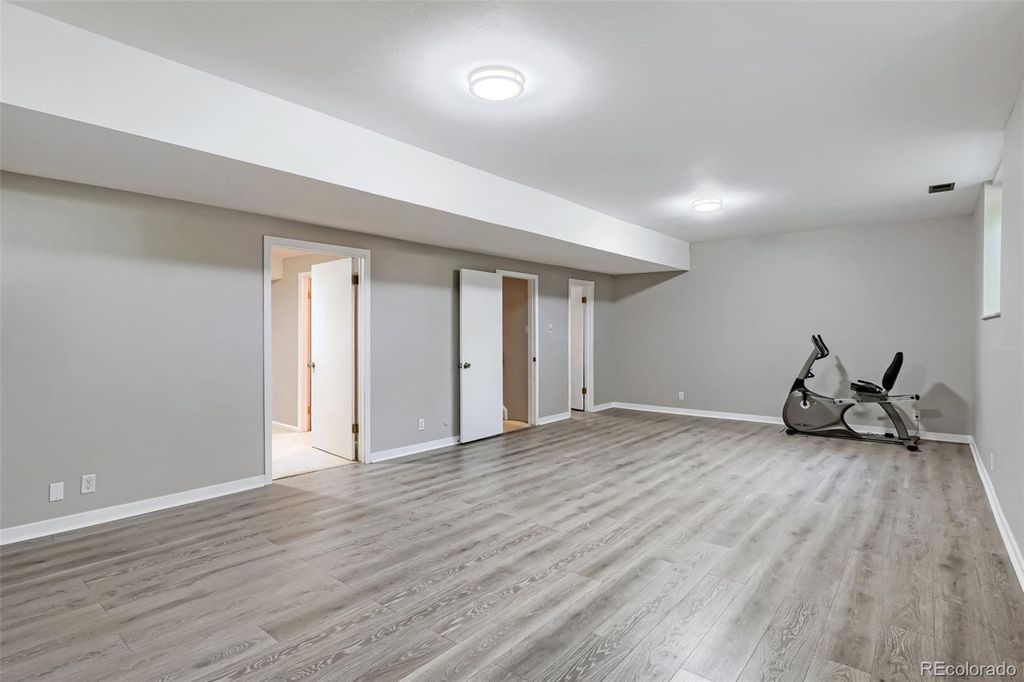 Image 14 of property listing at 22 Birdie Lane, Littleton, CO 80123