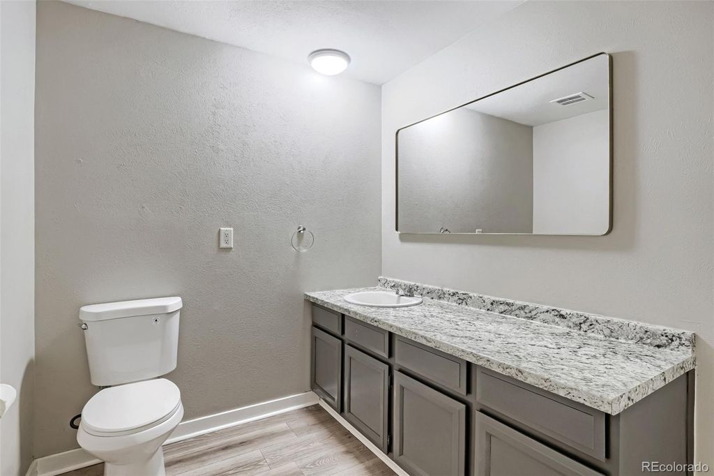 Image 16 of property listing at 22 Birdie Lane, Littleton, CO 80123
