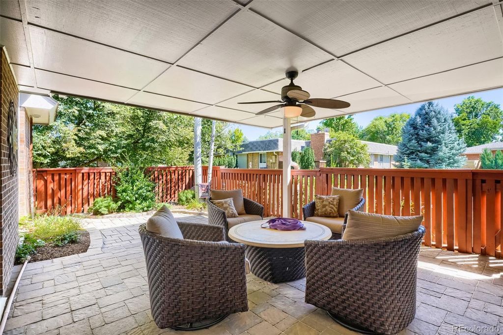 Image 17 of property listing at 22 Birdie Lane, Littleton, CO 80123