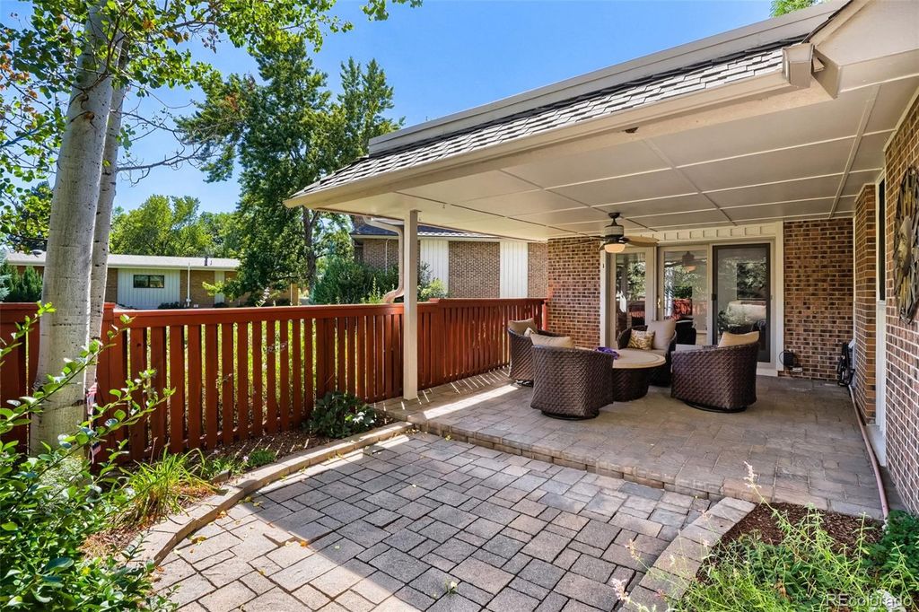 Image 19 of property listing at 22 Birdie Lane, Littleton, CO 80123