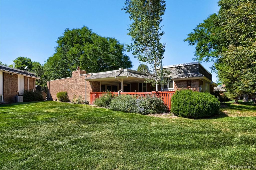 Image 20 of property listing at 22 Birdie Lane, Littleton, CO 80123
